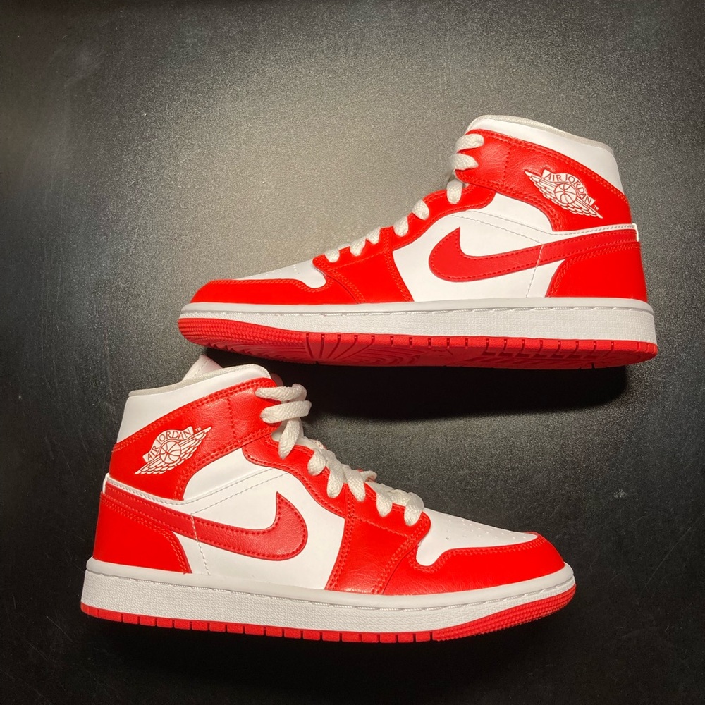 Air Jordan retro 1 mid habanero red